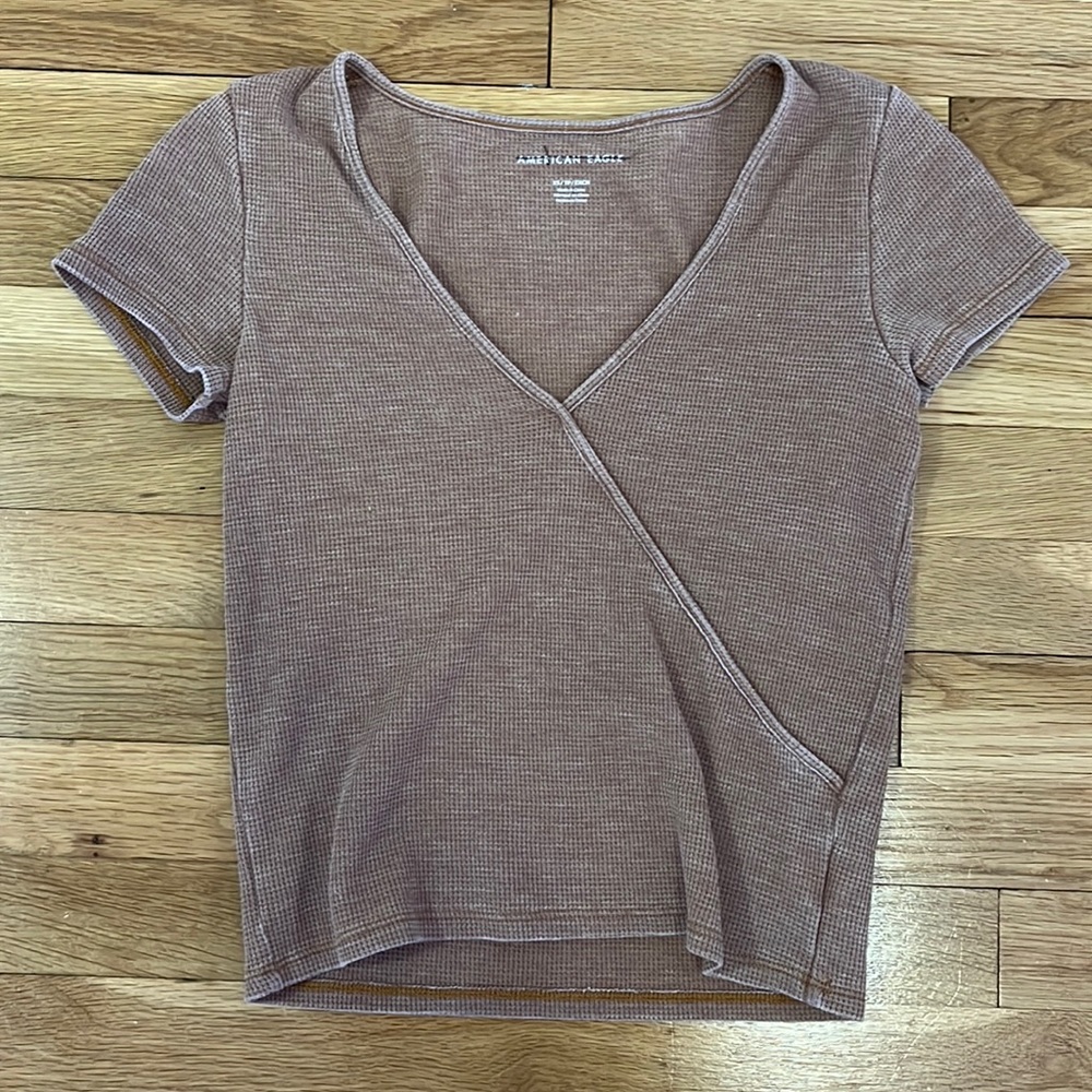 American eagle v-neck tee